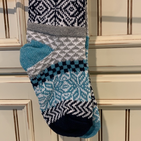 Soulmate, crew socks, size small fits women’s 6/8men’s 5/7 new snowfall print - Picture 3 of 5
